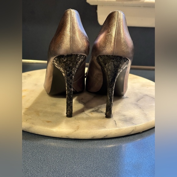 Guess Heels Metallic Champagne Color & Black Animal Print On Heel & Buck… - Picture 3 of 14